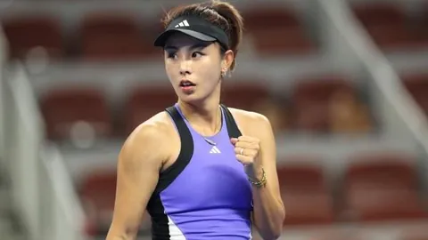 《独家解析：独行侠激战勇士，揭秘赛场风云与未来格局动向》